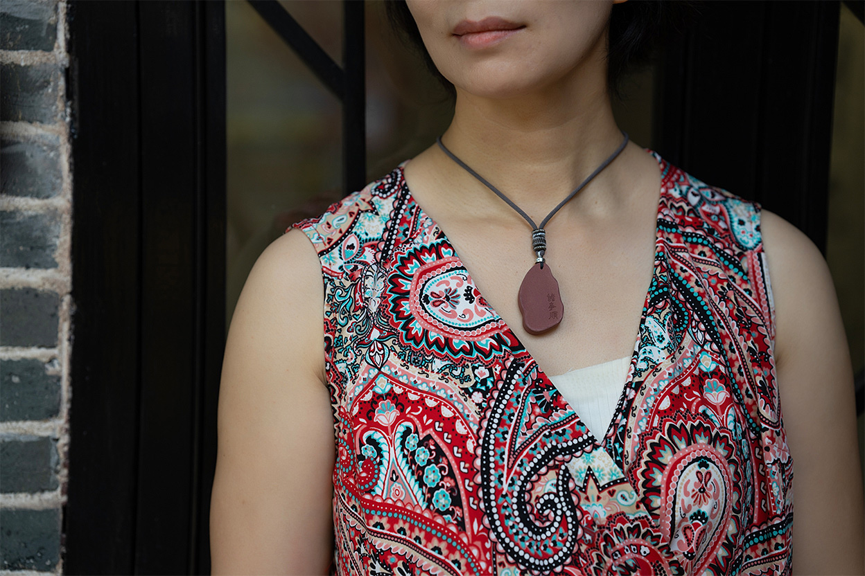 Natural incense materials, incense powder, and Zcheer wearable incense jewelry arranged on a simple craft table.